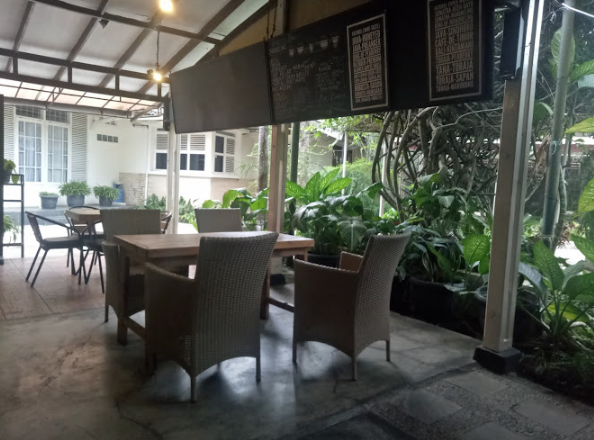 Tempat nongkrong di sukabumi dengan area indoor