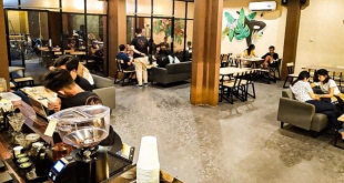 Temukan rekomendasi café 24 jam terbaik di Kota Padang! Nikmati kopi berkualitas dengan suasana nyaman dan fasilitas lengkap kapan saja.