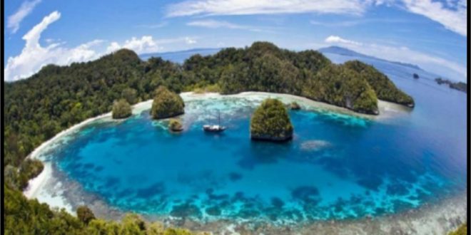 Pantai Teluk Biru Banyuwangi