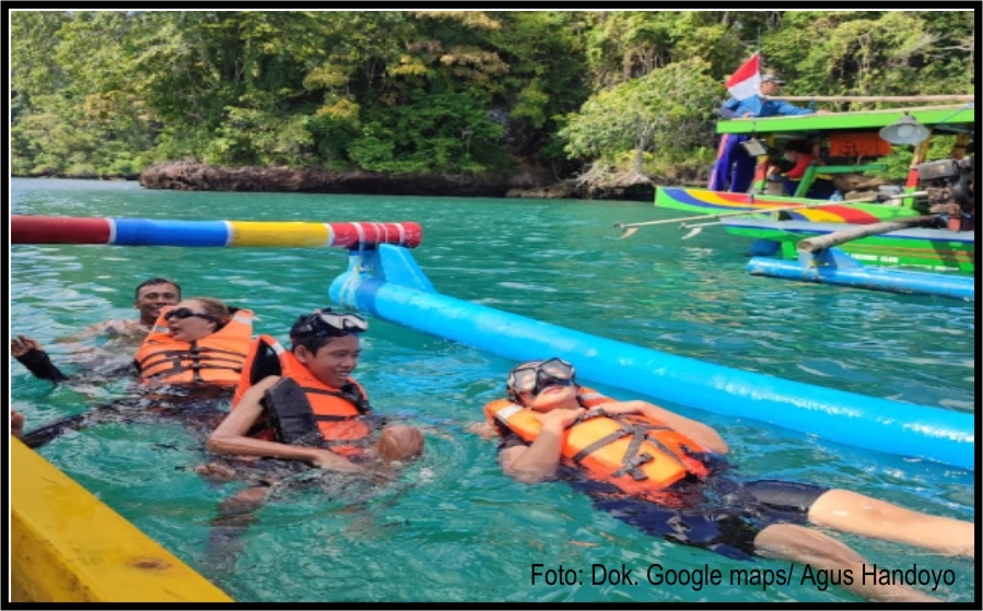 Pantai Teluk Biru atau Slenggrong Banyuwangi